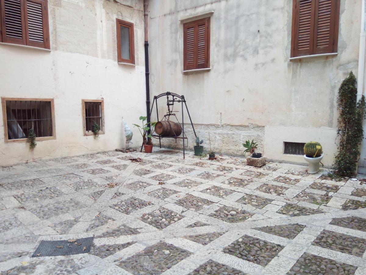 B&B Garibaldi Alcamo Bagian luar foto
