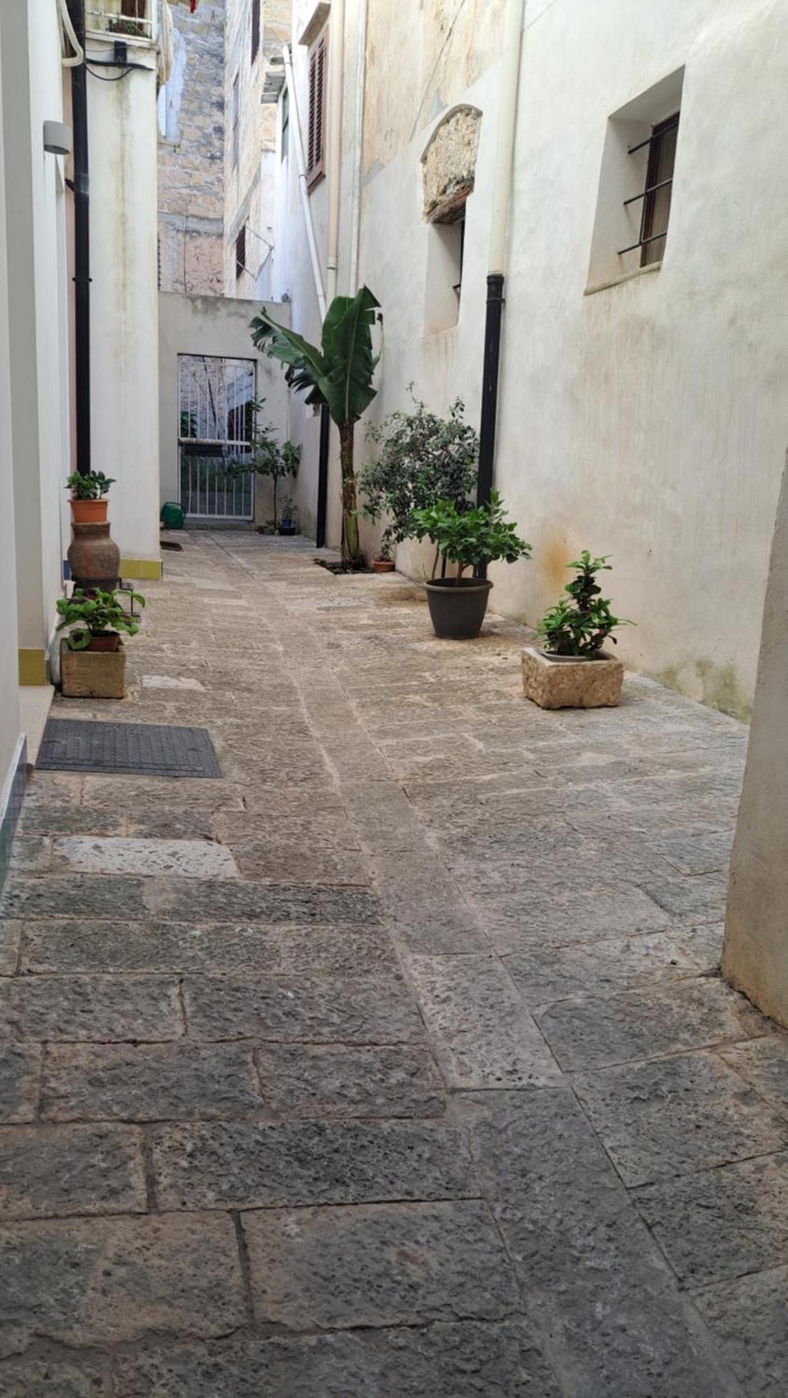 B&B Garibaldi Alcamo Bagian luar foto